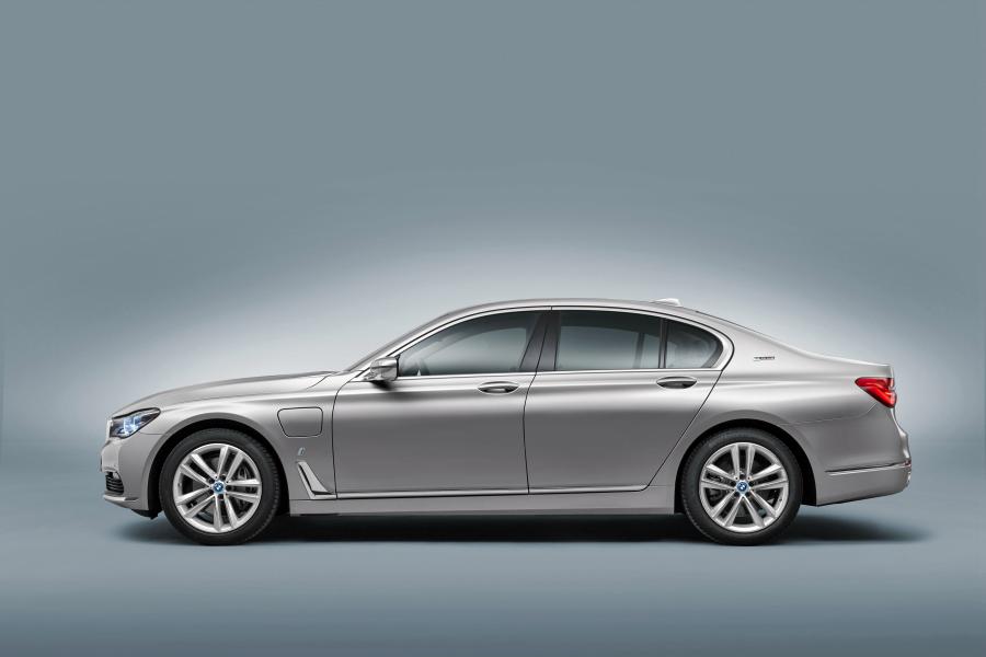  BMW 740e iPerformance (G11) 2016 года  (WW) (фото 15 из 17)